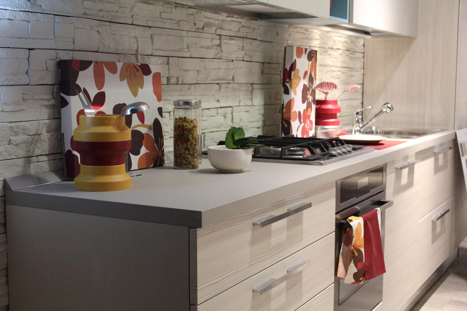 Kitchen, Dining & Bar